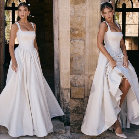 House of CB Dresses & Skirts - House of CB Ivory Square-Neck Ball Gown Wedding Dress